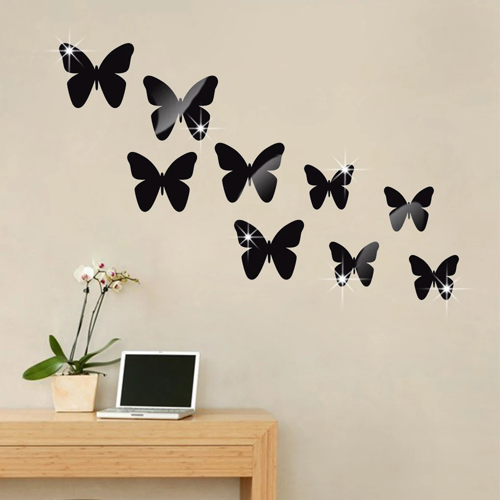 Красивые бабочки на стене