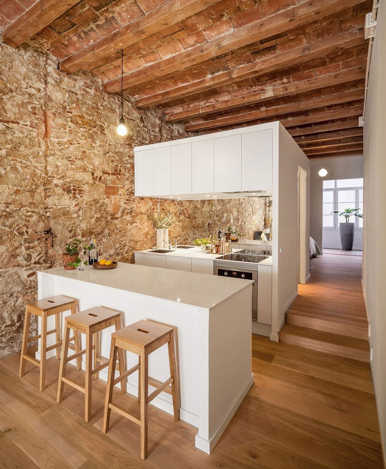 Renovation-Apartment-in-Les-Corts-kitchen-island
