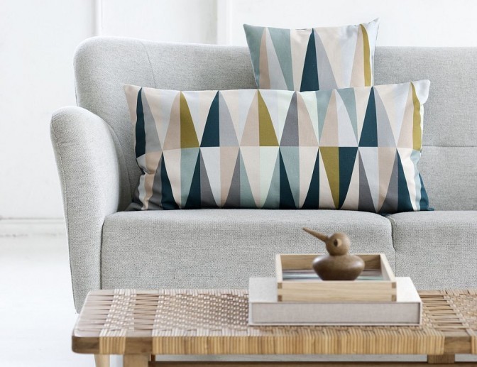 Throw pillows with a geometric pattern