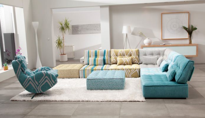 Угловой диван для гостиной из разных блоков