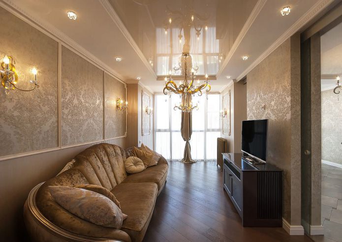 дизайн натяжного потолка в гостиной комнате в классическом стиле