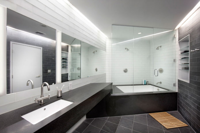 зеркало в интерьере ванной в стиле минимализм
