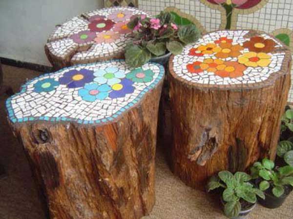 Табуреты из дерева и украшенные мозаикой