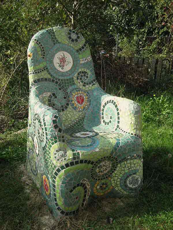 Кресло для сада украшенная мозаикой