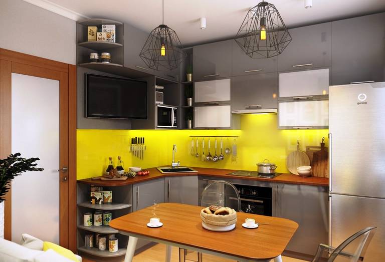 Желтый фартук в кухне с серой мебелью