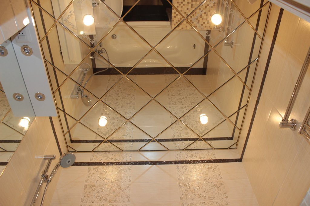 зеркальная плитка в ванной