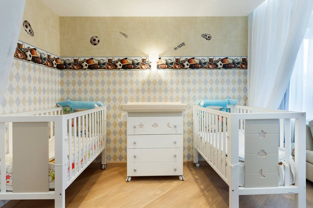 Бумажные обои в комнате для новорожденных детей