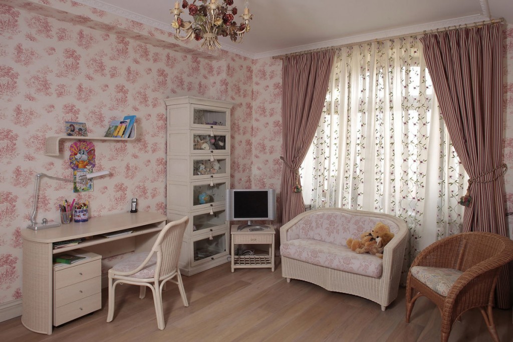 Детская спальня для девочки в трехкомнатной квартире