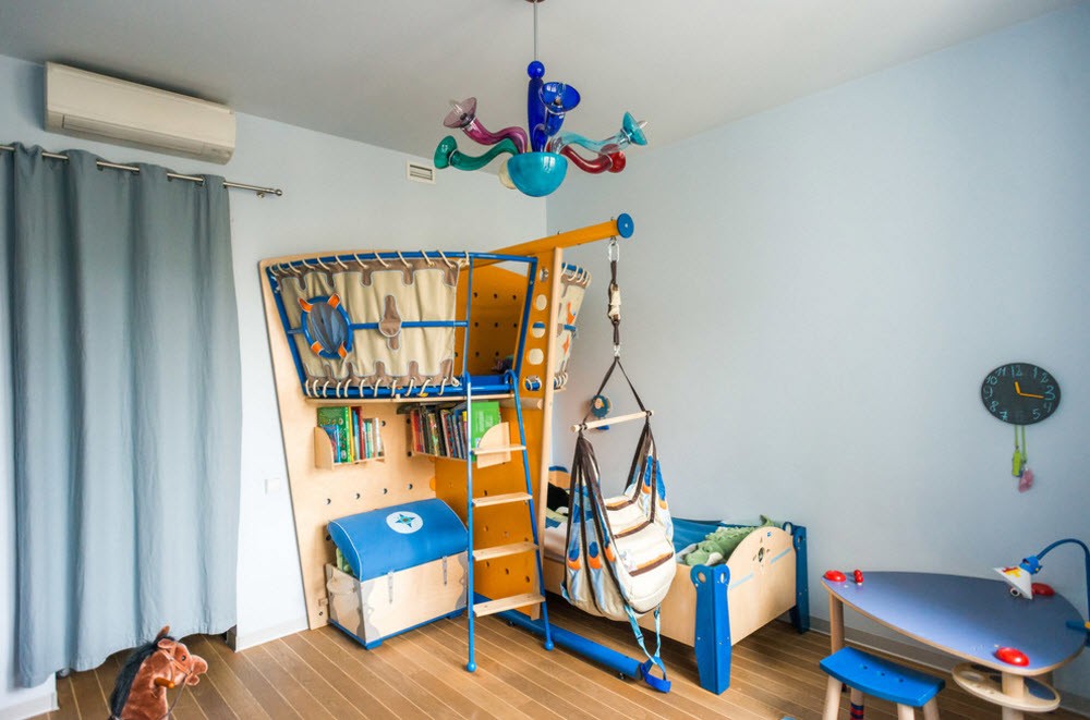 Детская комната с отделкой стен стеклообоями
