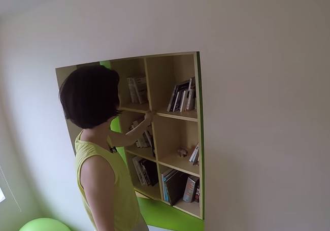 Поворотный книжный шкаф