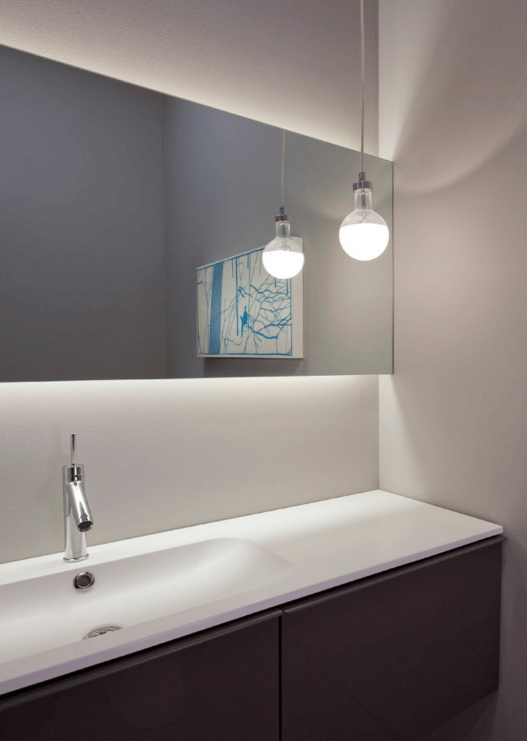 Оригинальный дизайн зеркала в интерьере ванной комнаты - Фото 14