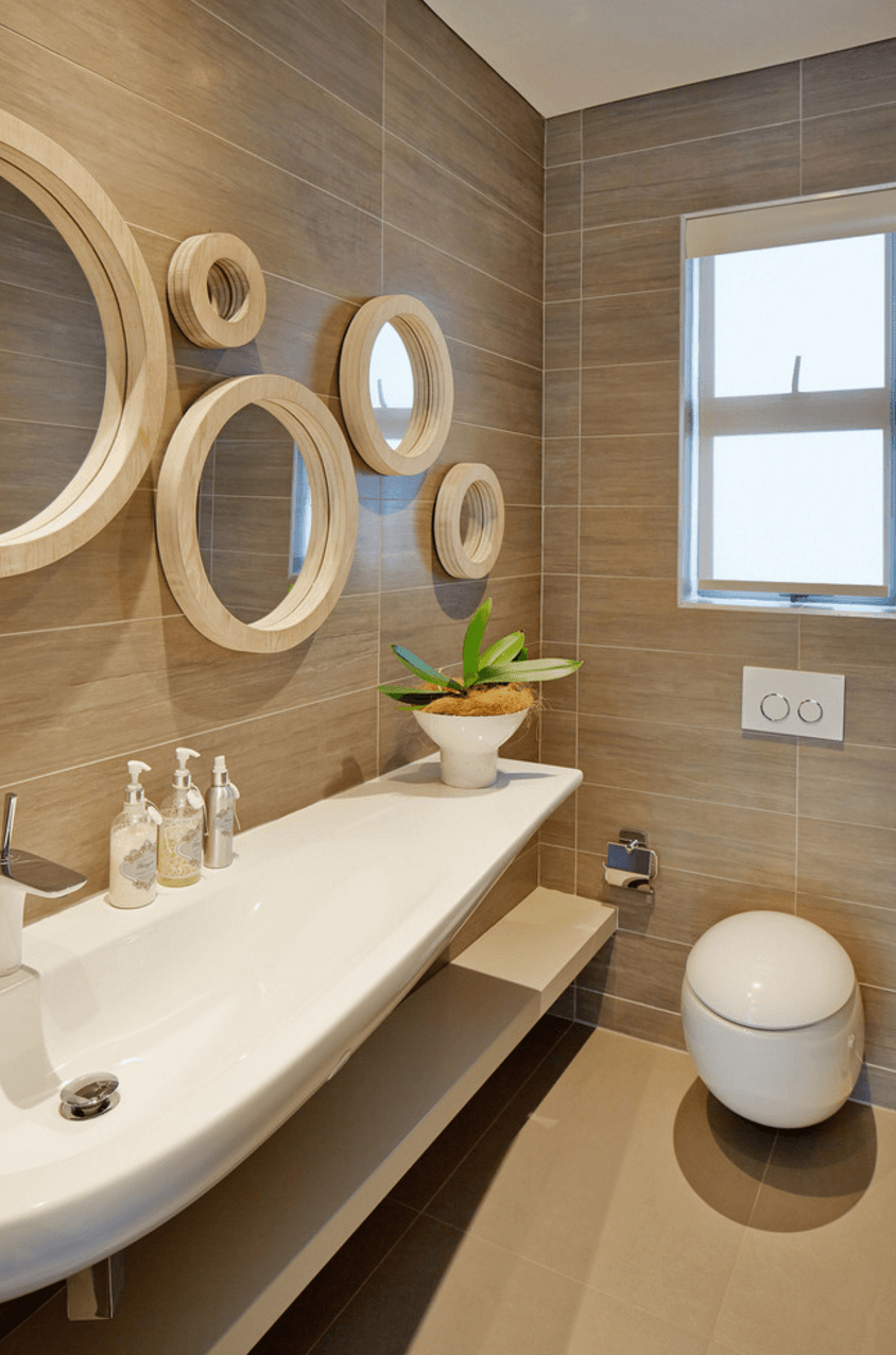 Оригинальный дизайн зеркала в интерьере ванной комнаты - Фото 16