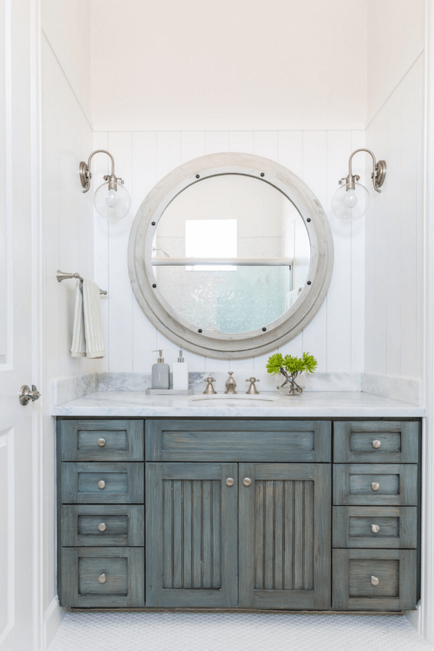 Оригинальный дизайн зеркала в интерьере ванной комнаты - Фото 27