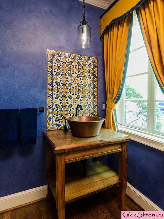 шторы к синим обоям в ванной