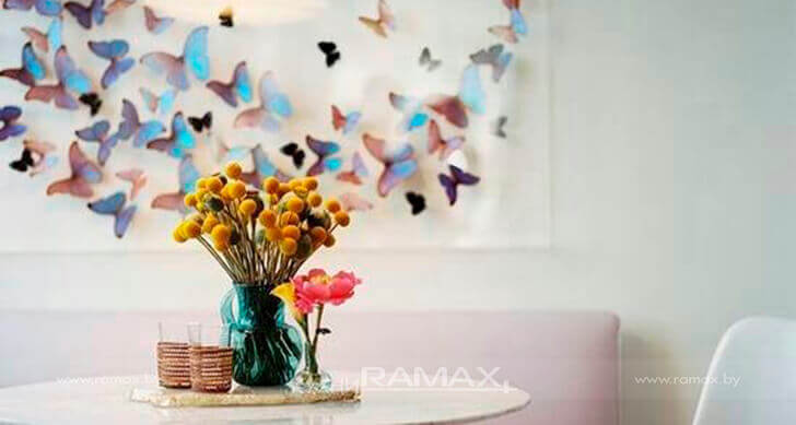 Современный декор стен на кухне бабочками